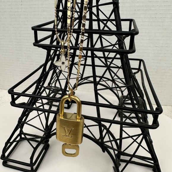 COPY - COPY - #311 ✅EUC LOUIS VUITTON ✅ Authentic Lock & Key on Necklace Chains - Picture 3 of 10